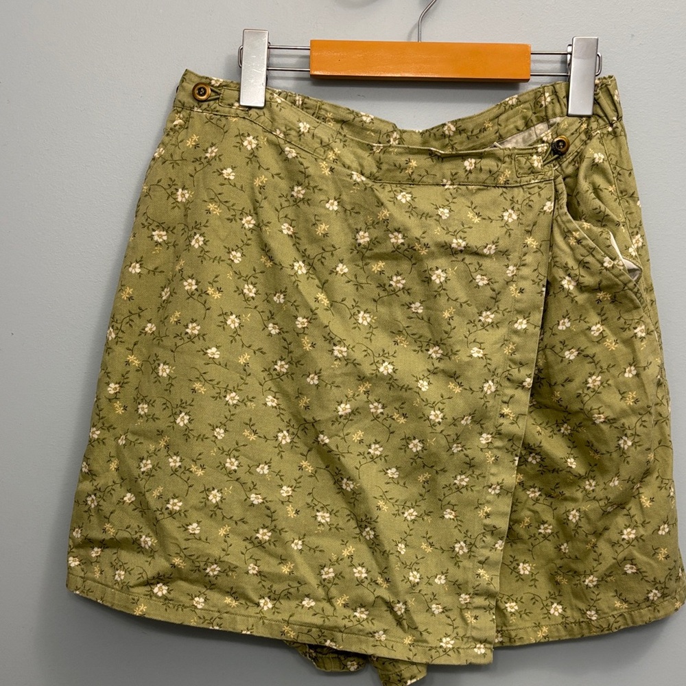 White Stag Olive Floral Skort